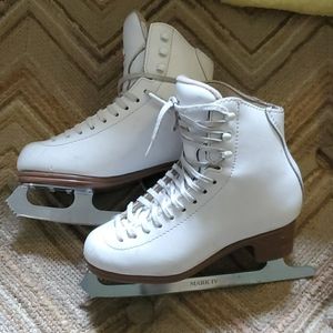 Kids size 1.5, Jackson Ice figure skate